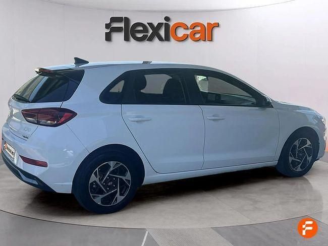 Usado Hyundai i30 120 CV (88 kW) 2024 Blanco Berlina