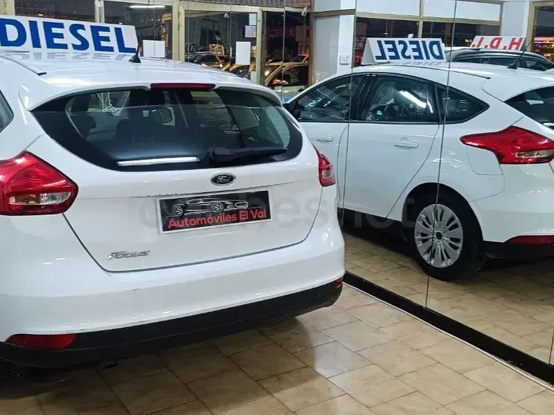 Usado Ford Focus Sport 120 CV (88 kW) 2015 Blanco Berlina