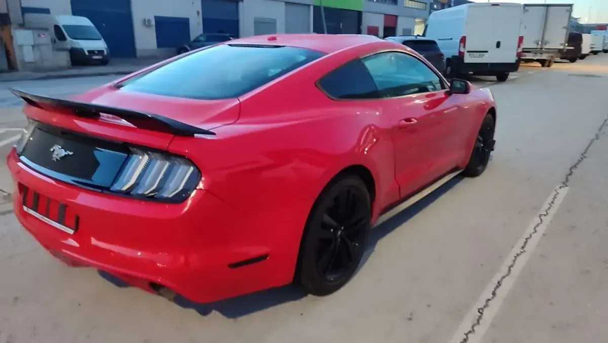 Usado Ford Mustang Fastback 314 CV (230 kW) 2015 Rojo Coupe