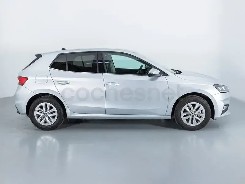 Usado Skoda Fabia Selection 95 CV (69 kW) 2025 Gris / plata Utilitario