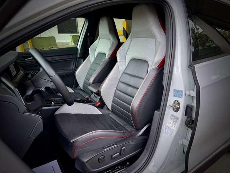 Usado VW Golf VIII GTI 245 CV (180 kW) 2021 Blanco Berlina