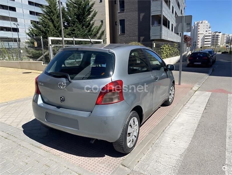 Usado Toyota Yaris 101 CV (74 kW) 2008 Gris / plata Utilitario