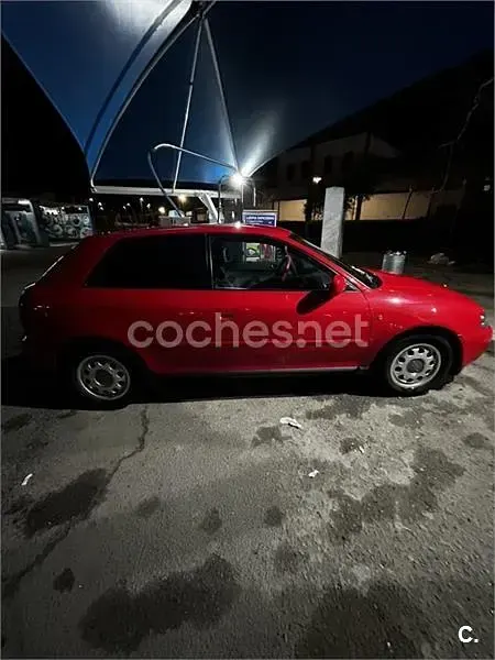 Usado Audi A3 Ambition 110 CV (80 kW) 1997 Rojo Utilitario