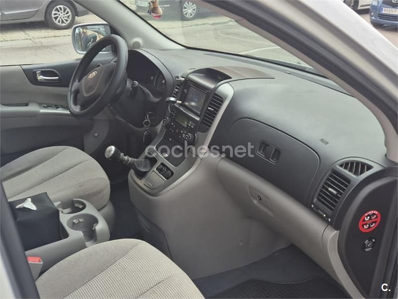 Gris / plata Usado 2010 Kia Carnival Active Monovolumen | 5700 € (Precio justo) - Imagen 1/4