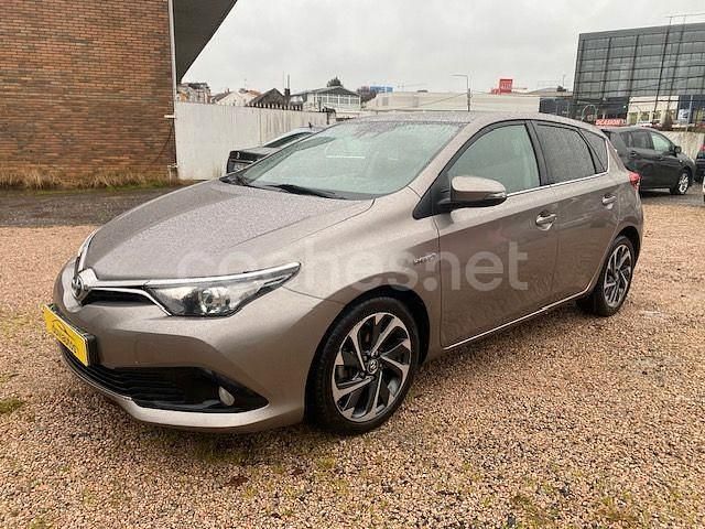 Usado Toyota Auris Hybrid 136 CV (100 kW) 2016 Beige Berlina