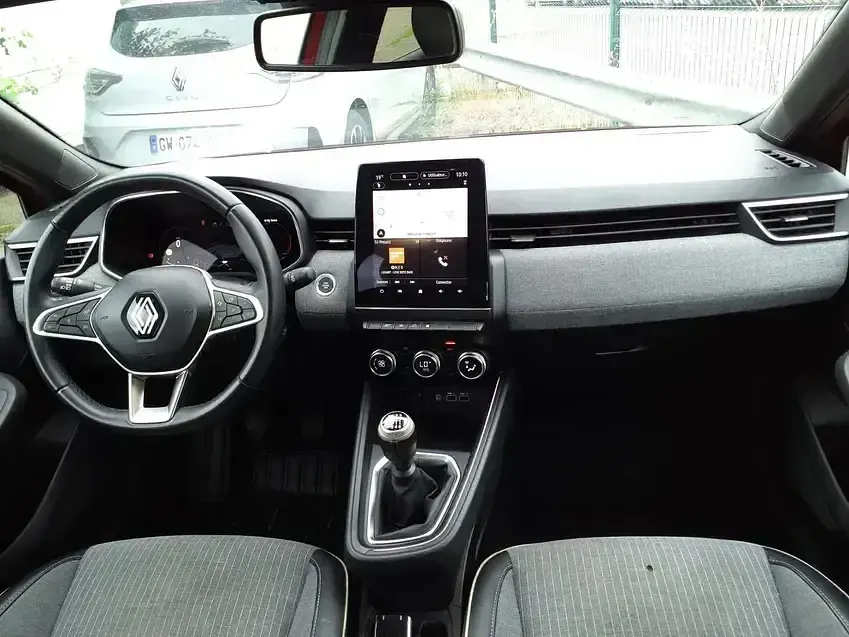 Usado Renault Clio Techno 91 CV (66 kW) 2024 Rojo Utilitario