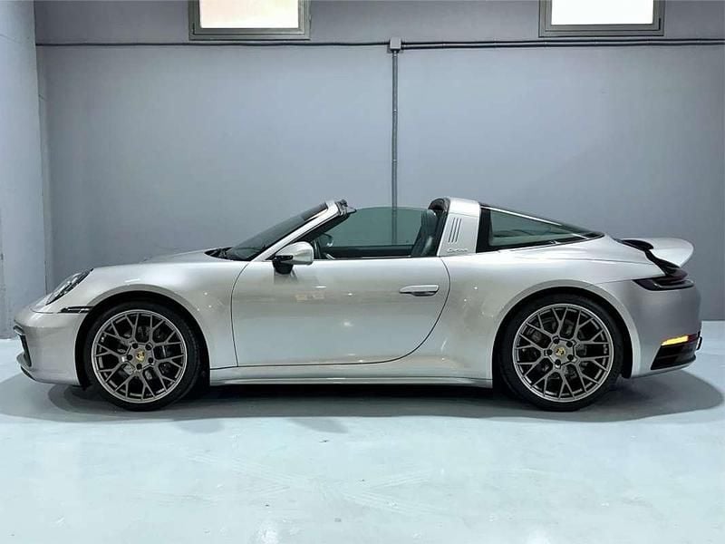 Käytetty Porsche 992 385 HP (283 kW) 2021 Harmaa Coupe - kaksiovinen