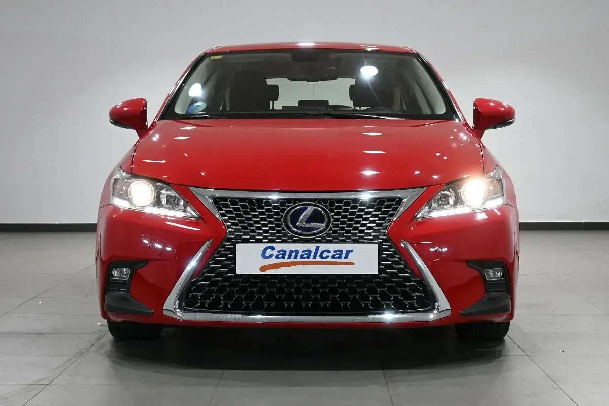 Usado Lexus CT200h Business Edition 136 CV (100 kW) 2018 Rojo