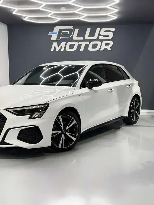 Usado Audi A3 Sportback Ambiente 150 CV (110 kW) 2022 Blanco Utilitario