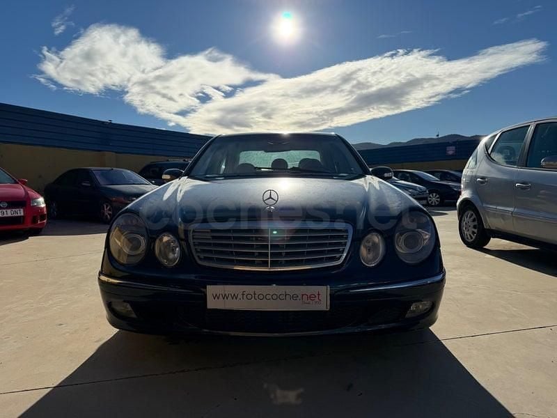 Usado Mercedes E270 Elegance 177 CV (130 kW) 2003 Azul Berlina