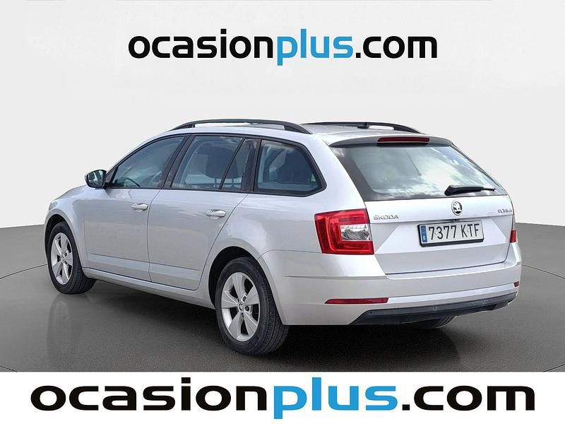 Usado Skoda Octavia 116 CV (85 kW) 2019 Gris plata Familiar