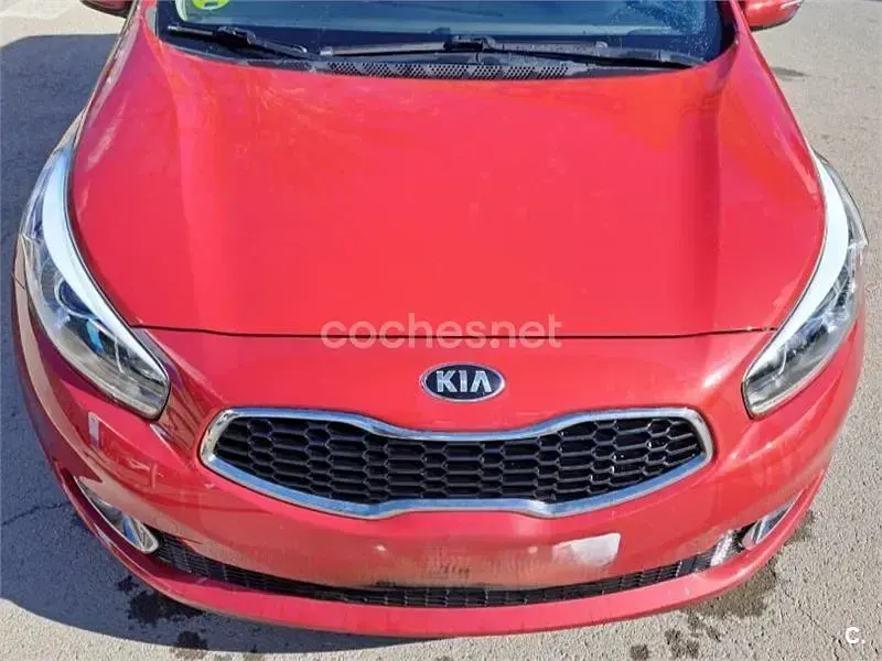 Usado Kia Ceed GT 90 HP (66 kW) 2015 Vermelho Sedan