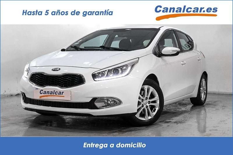 Blanco Usado 2015 Kia Ceed Utilitario | 7291 € (Precio justo) - Imagen 1/4