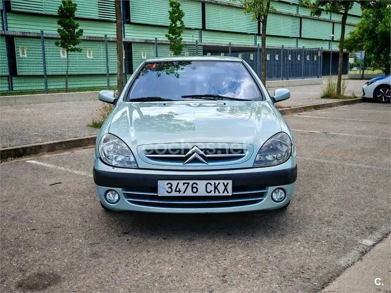 Usado Citroën Xsara 90 CV (66 kW) 2003 Gris / plata Berlina