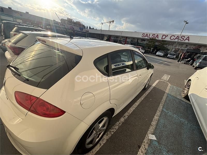 Usado Seat Leon Reference 125 CV (91 kW) 2011 Blanco Utilitario
