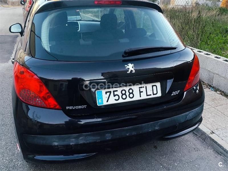 Usado Peugeot 207 75 CV (55 kW) 2007 Negro Berlina