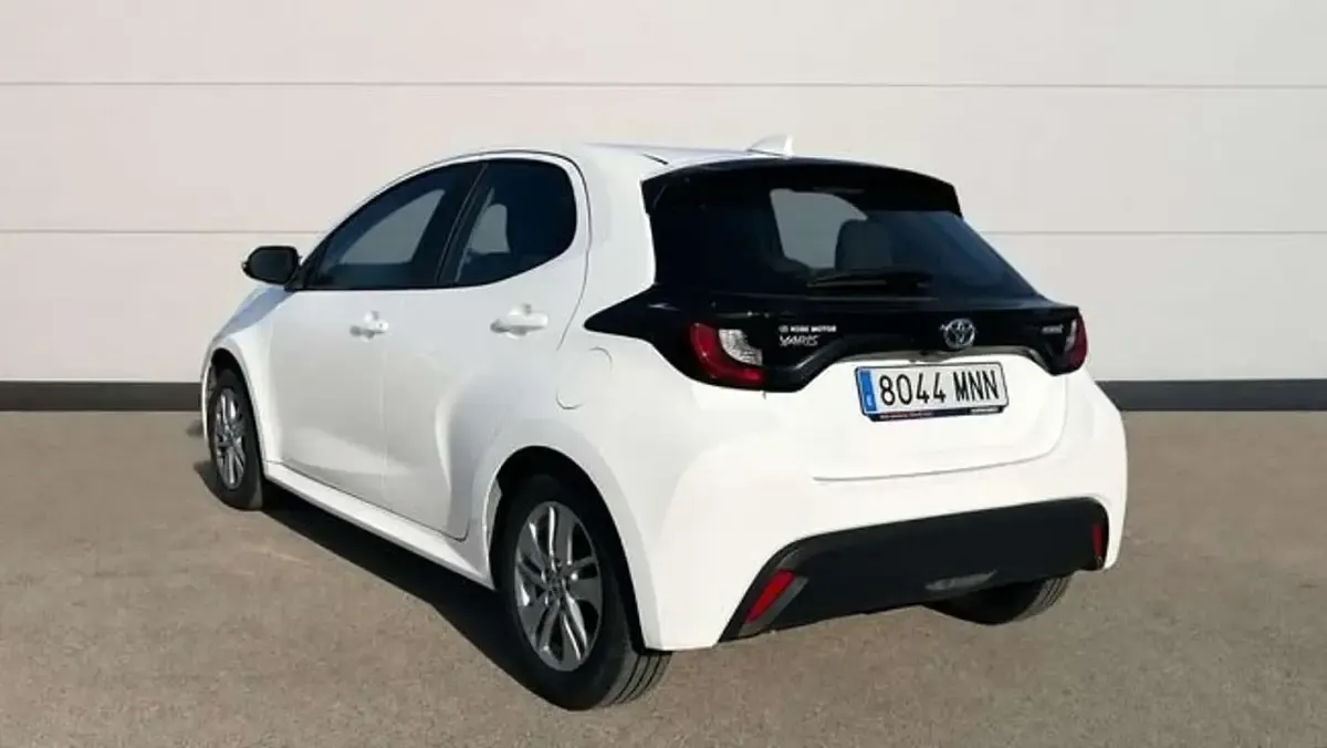 Usado Toyota Yaris Hybrid Business Edition 116 CV (85 kW) 2024 Blanco Berlina