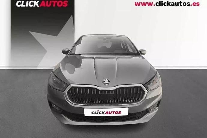 Usado Skoda Fabia Selection 95 CV (69 kW) 2025 Blanco Utilitario