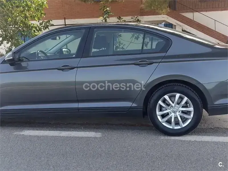 Usado VW Passat Advance 120 CV (88 kW) 2015 Gris / plata Berlina
