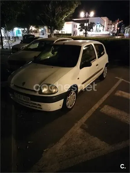 Usado Renault Clio 60 CV (44 kW) 2000 Blanco Berlina