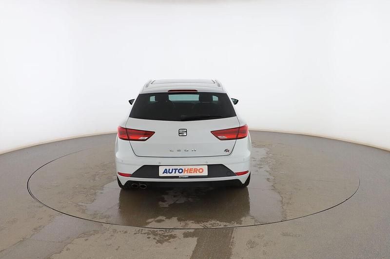 Usado Seat Leon FR 150 CV (110 kW) 2018 Blanco Familiar