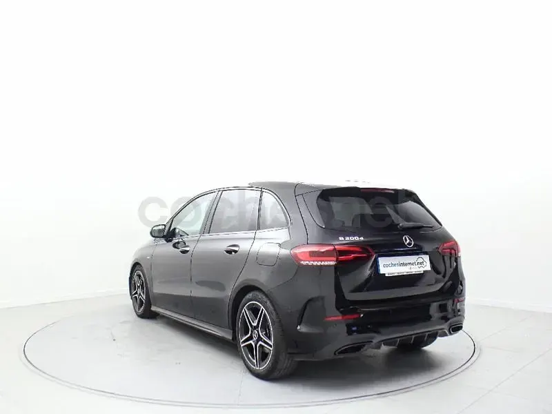 Usado Mercedes B200 150 CV (110 kW) 2024 Negro Monovolumen