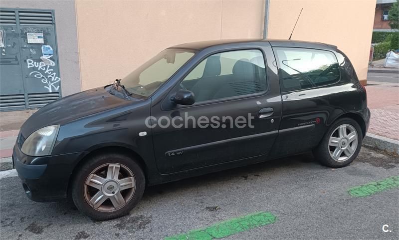 Negro Usado 2005 Renault Clio II Berlina | 2000 € (Precio justo) - Imagen 1/3
