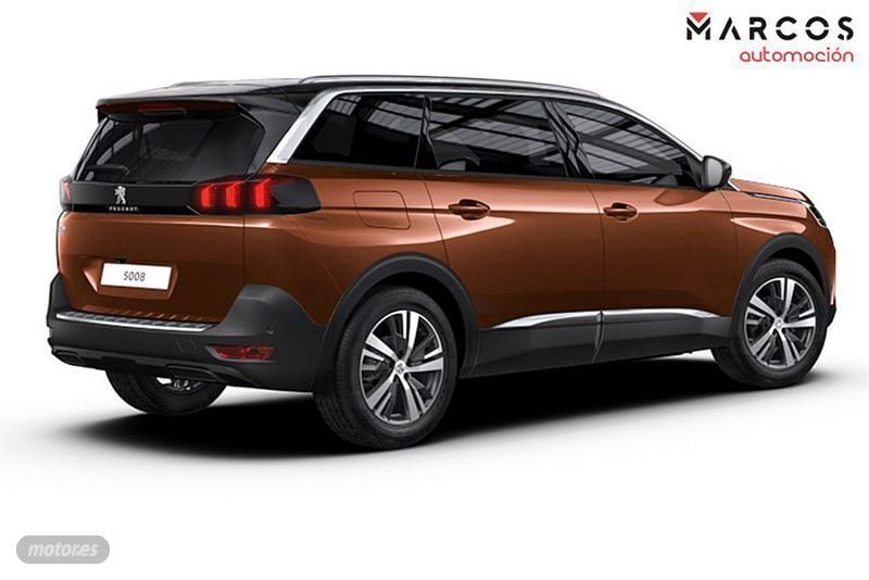 Usado Peugeot 5008 Allure 2023 Bronce Monovolumen