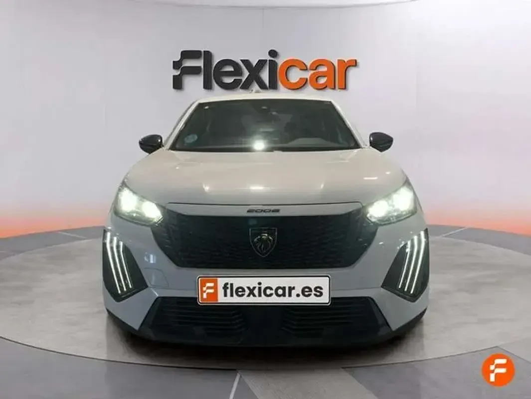 Usado Peugeot 2008 Active 101 CV (74 kW) 2023 Blanco SUV