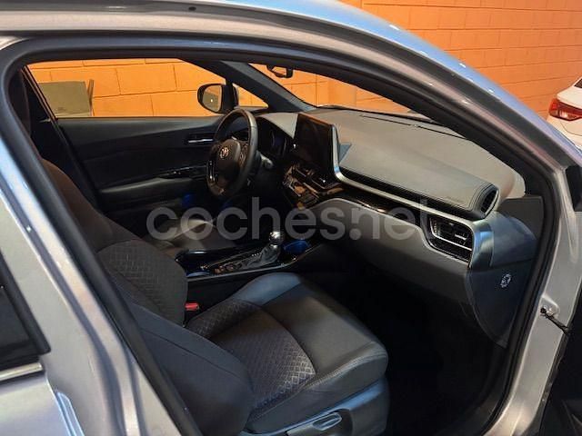 Usado Toyota C-HR Advance 122 CV (89 kW) 2022 Gris / plata SUV