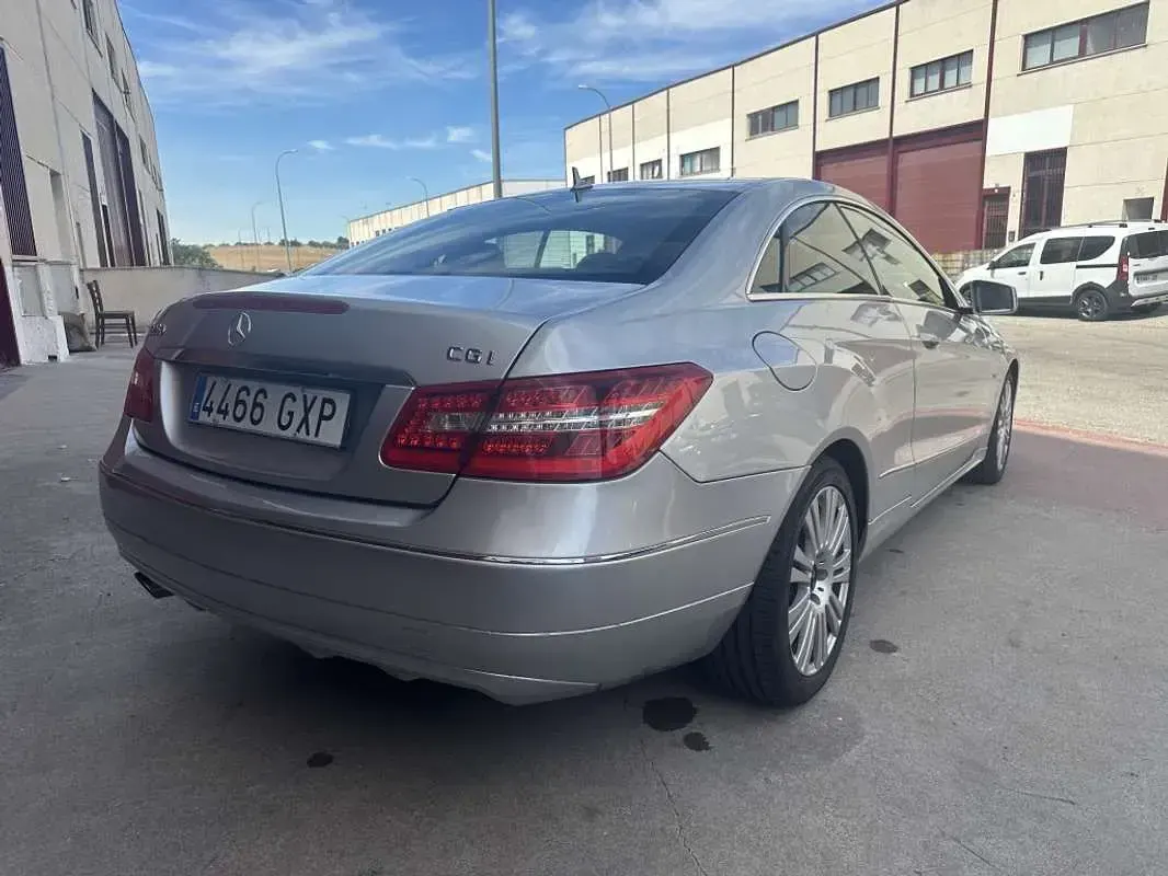 Usado Mercedes E250 204 CV (150 kW) 2010 Gris Coupe