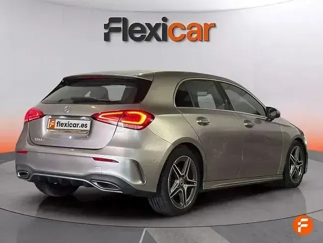Usado Mercedes A180 116 CV (85 kW) 2020 Gris Berlina