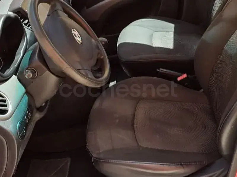 Usado Hyundai i10 Classic 69 CV (50 kW) 2012 Rojo Utilitario