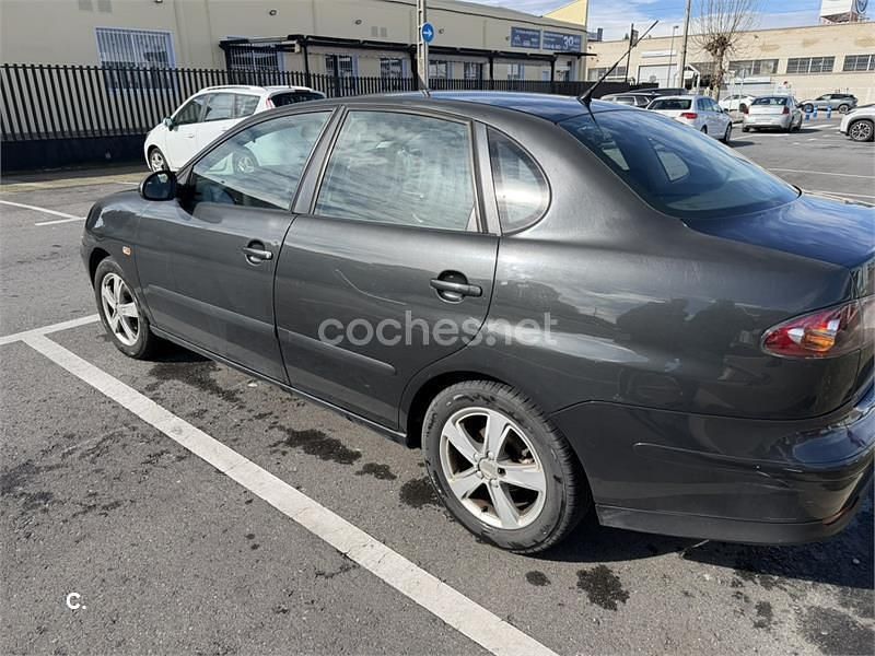 Usado Seat Cordoba Style 100 CV (73 kW) 2009 Gris / plata Berlina
