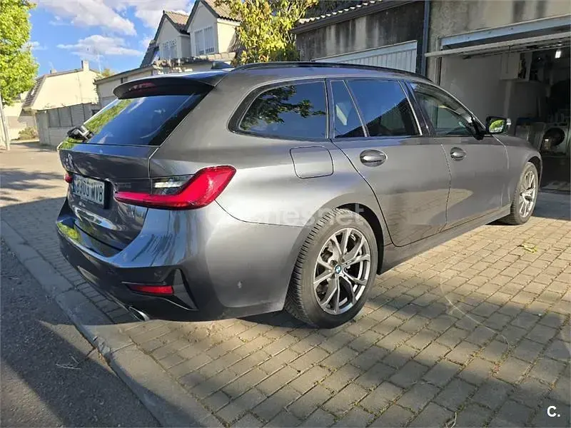 Usado BMW 318 150 CV (110 kW) 2021 Gris / plata Familiar