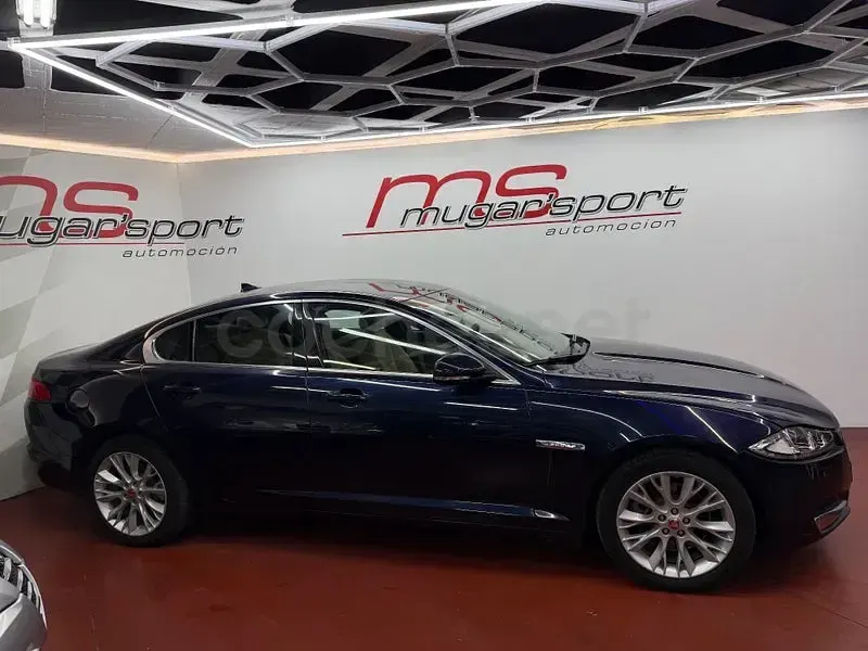 Usado Jaguar XF Luxury 240 CV (176 kW) 2014 Azul Berlina