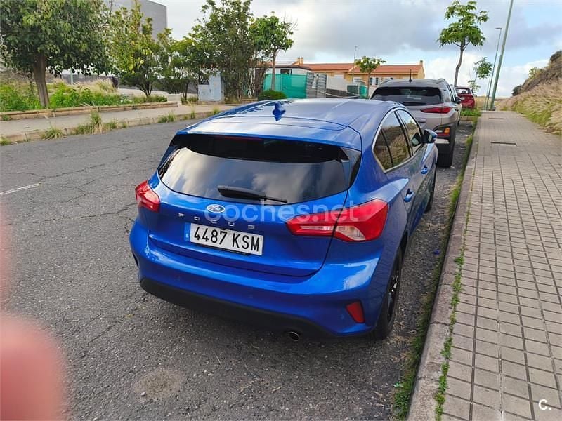 Usado Ford Focus Trend 125 CV (91 kW) 2018 Azul Berlina