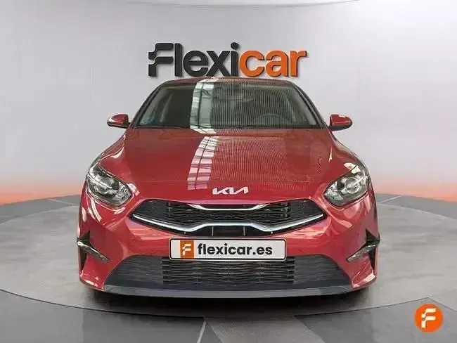 Usado Kia Ceed 136 CV (100 kW) 2023 Rojo Utilitario