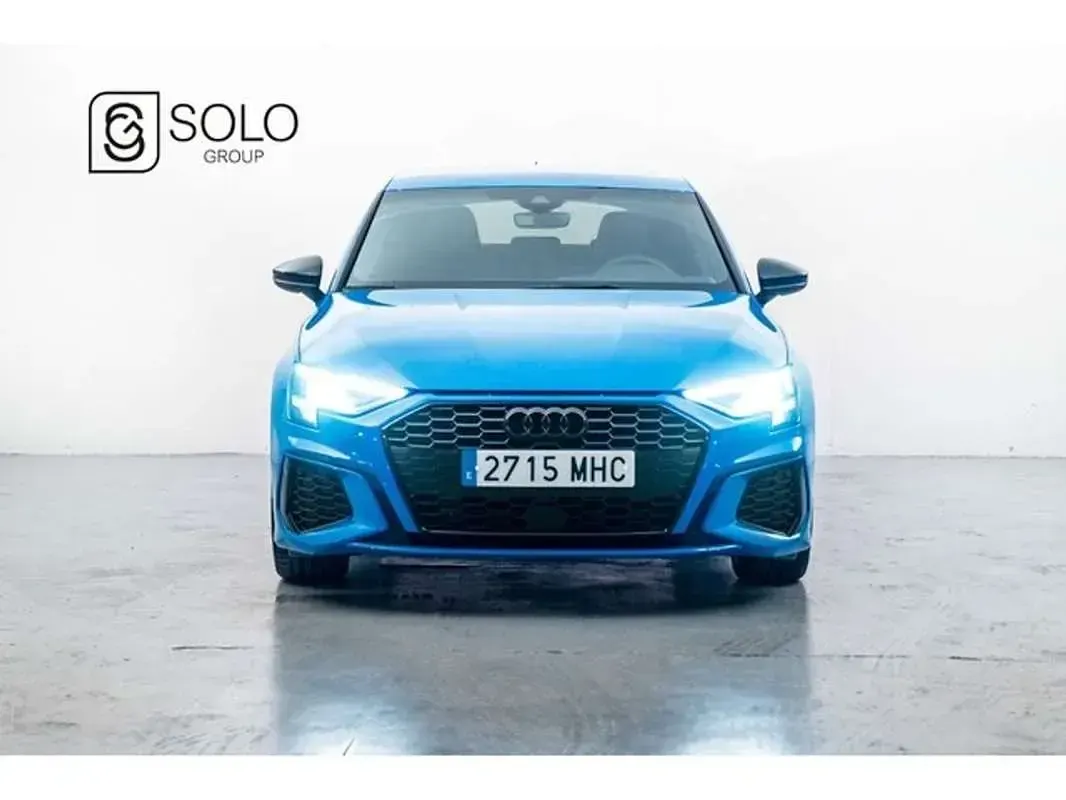 Usado Audi A3 Ambiente 110 CV (80 kW) 2023 Azul Berlina