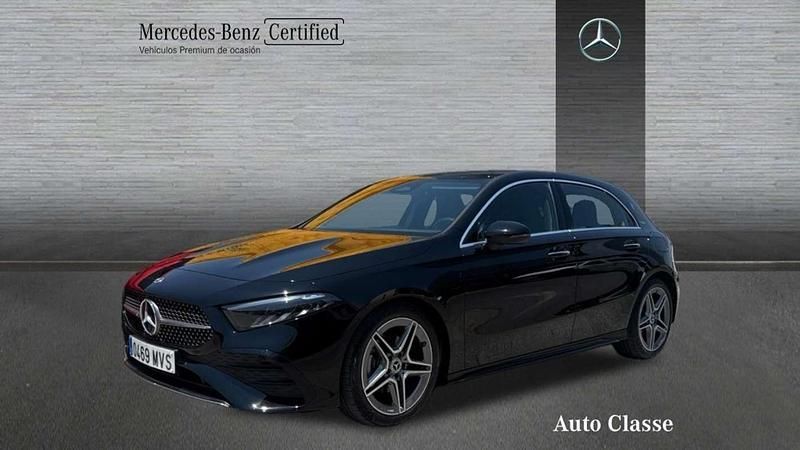 Negro Usado 2024 Mercedes A180 Berlina | 31.900 € (Un poco caro) - Imagen 1/4