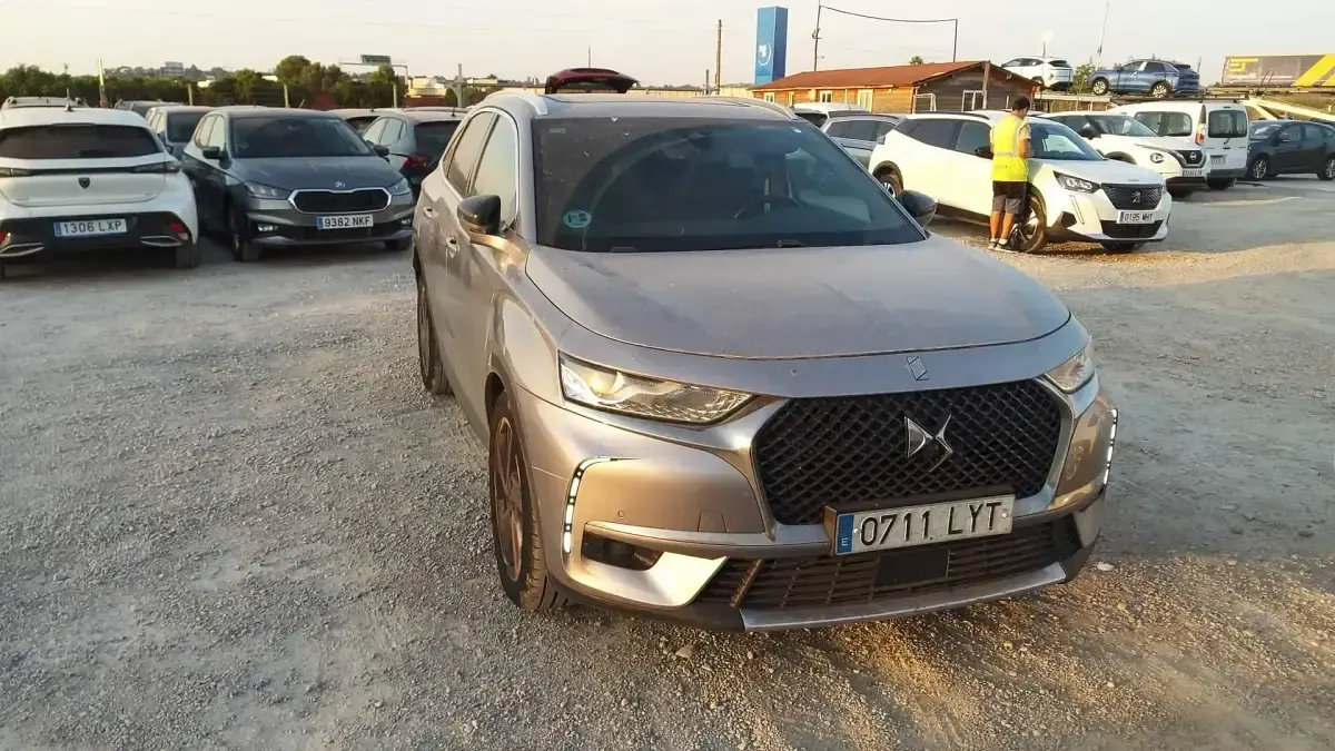 Usado DS Automobiles DS3 Crossback Bastille Plus 130 CV (95 kW) 2022 Gris SUV