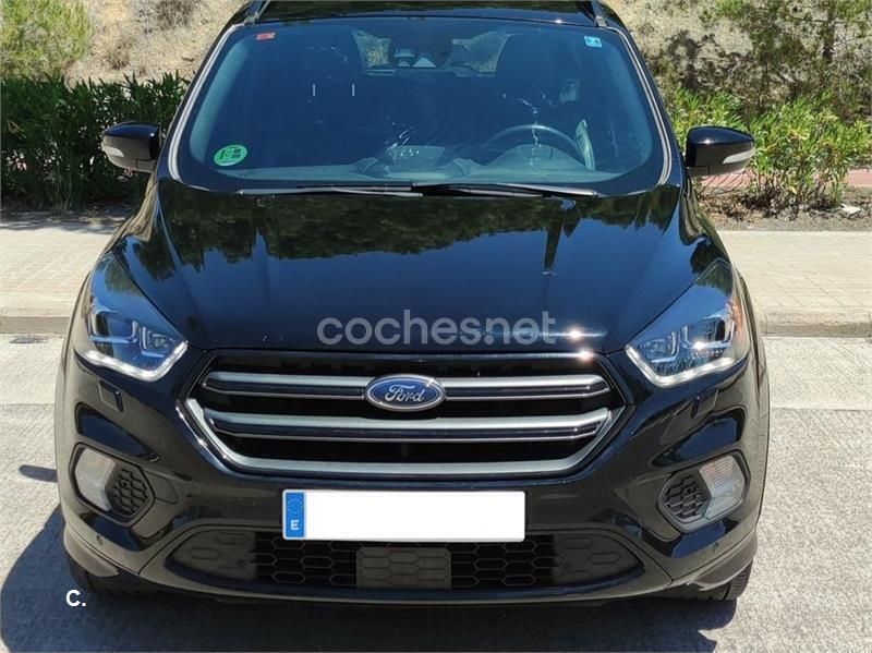 Negro Usado 2017 Ford Kuga ST-Line SUV | 17.950 € (Precio justo) - Imagen 1/4