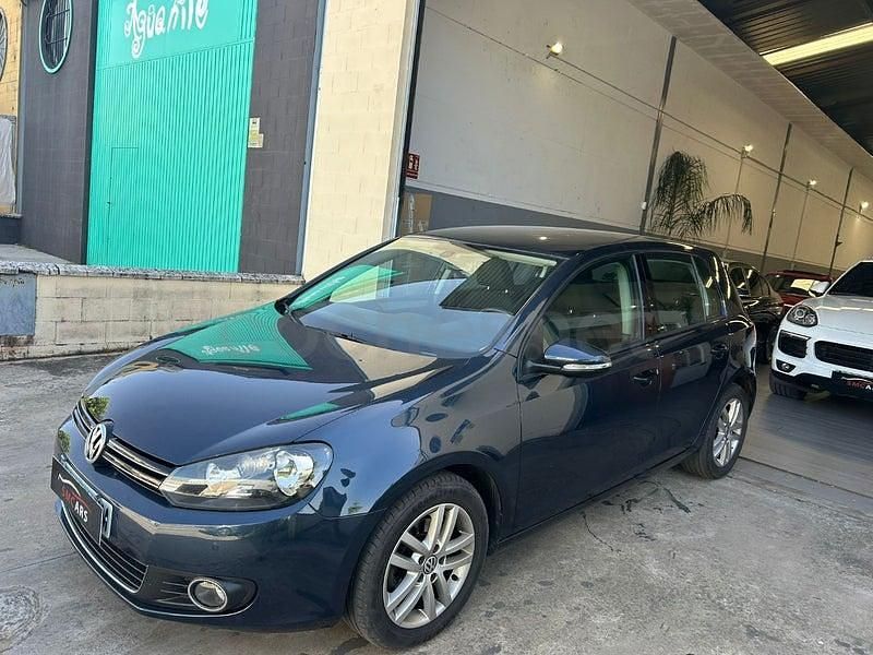 Usado VW Golf VII 105 CV (77 kW) 2012 Azul Berlina