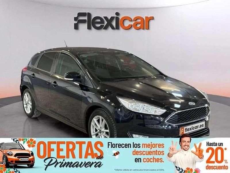 Usado Ford Focus Trend 105 CV (77 kW) 2018 Negro Utilitario