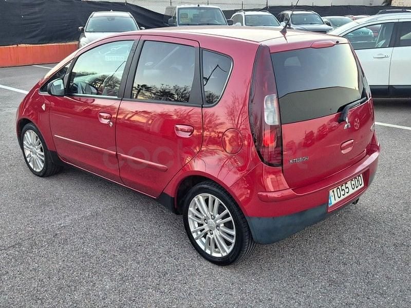 Usado Mitsubishi Colt Instyle 95 CV (69 kW) 2008 Granate Monovolumen