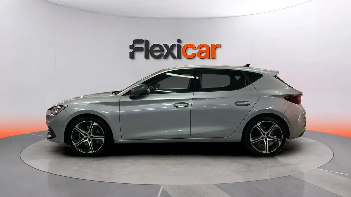 Usado Seat Leon FR 150 CV (110 kW) 2021 Gris Berlina