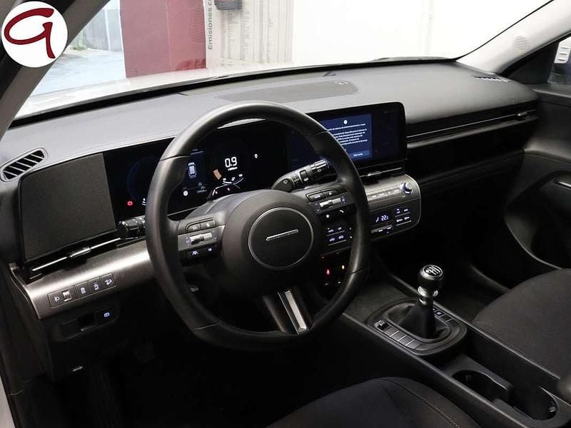 Usado Hyundai Kona 120 CV (88 kW) 2024 Gris SUV