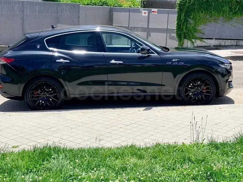 Usado Maserati Levante 349 CV (256 kW) 2022 Negro SUV