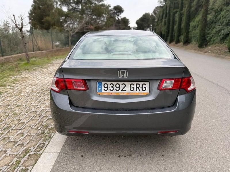Usado Honda Accord Executive 150 CV (110 kW) 2009 Gris / plata Berlina