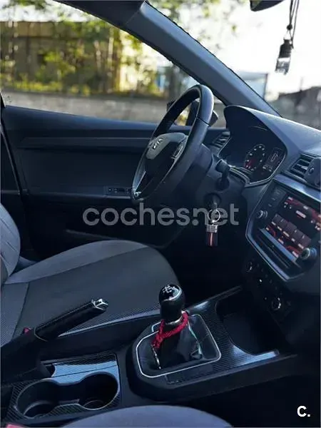 Usado Seat Ibiza Style Plus 80 CV (58 kW) 2019 Gris / plata Utilitario